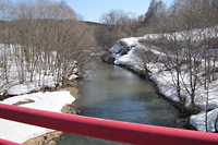 穏やかな流れの甘水橋