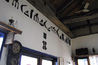 古い農具も壁に飾ればおしゃれ